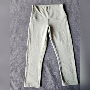 Lululemon Legging Green Women Size 6 Crop Leggings